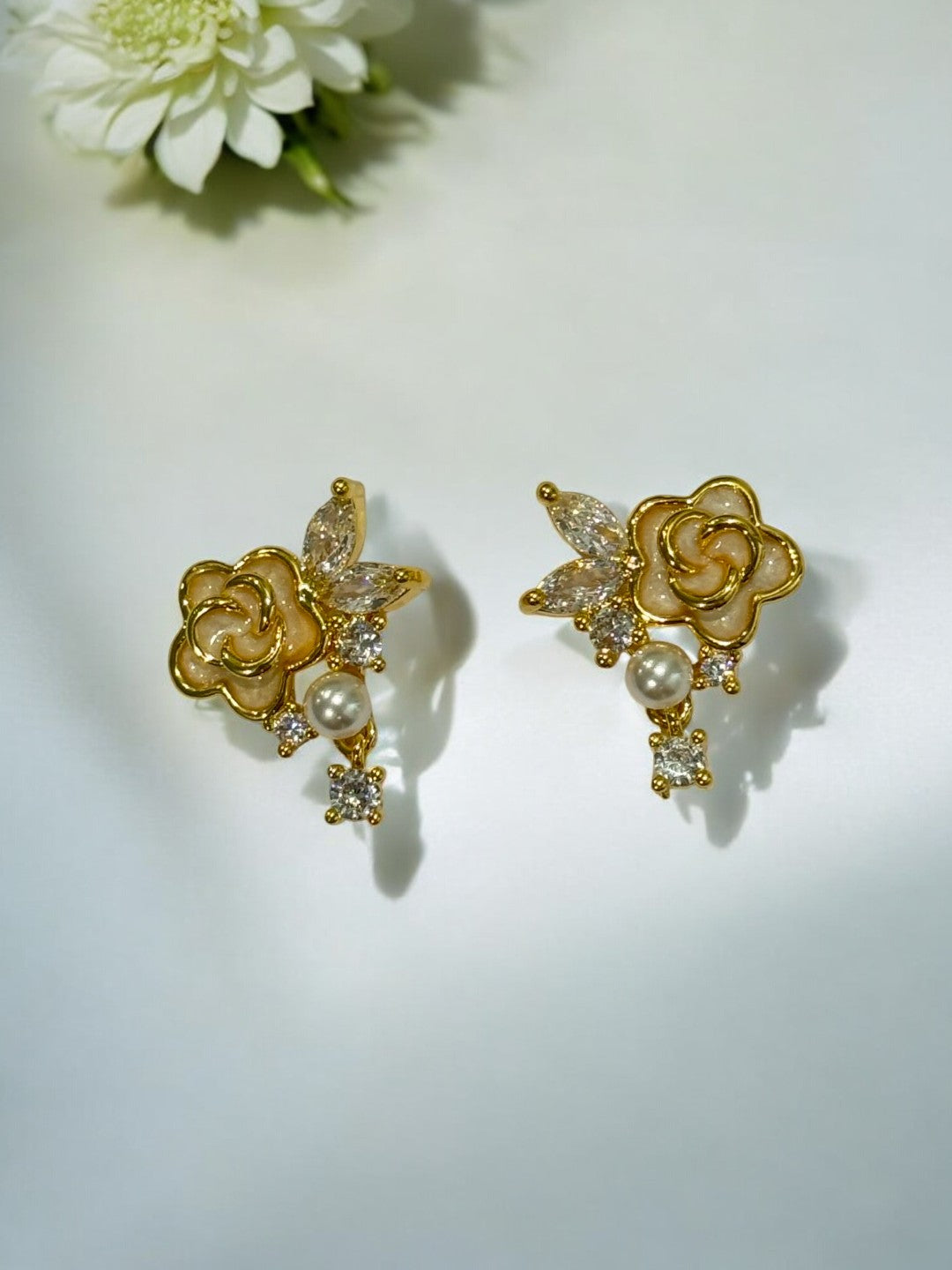 GOLDEN FLOWER LAWSONIE EARRINGS