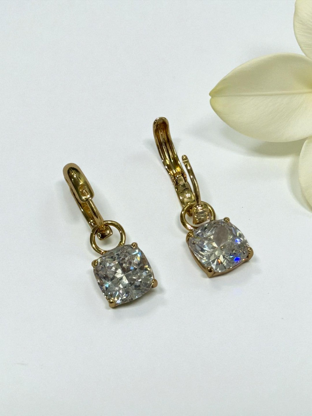 GOLDEN NEO EARRINGS