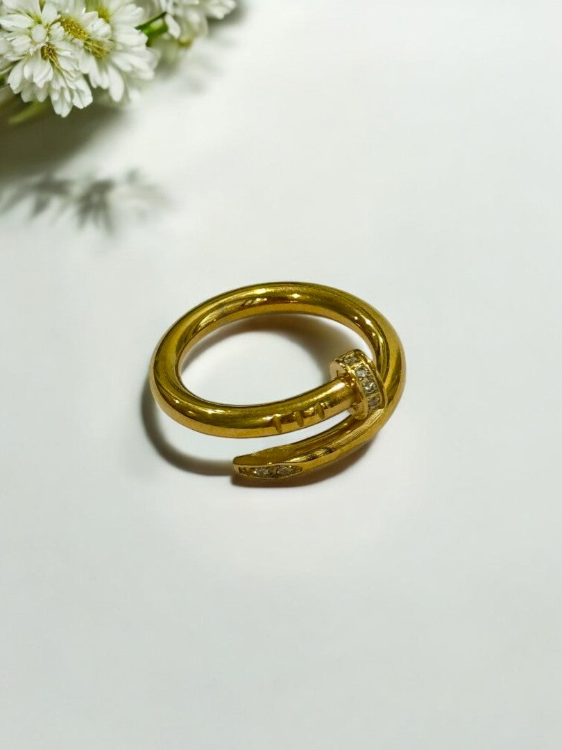 GOLDEN DIAMOND NOE RING