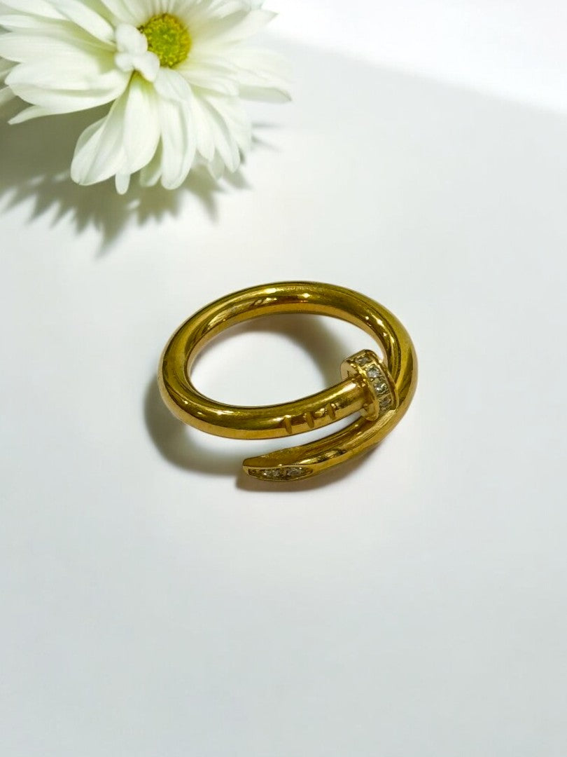 GOLDEN DIAMOND NOE RING
