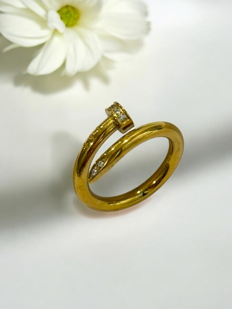 GOLDEN DIAMOND NOE RING