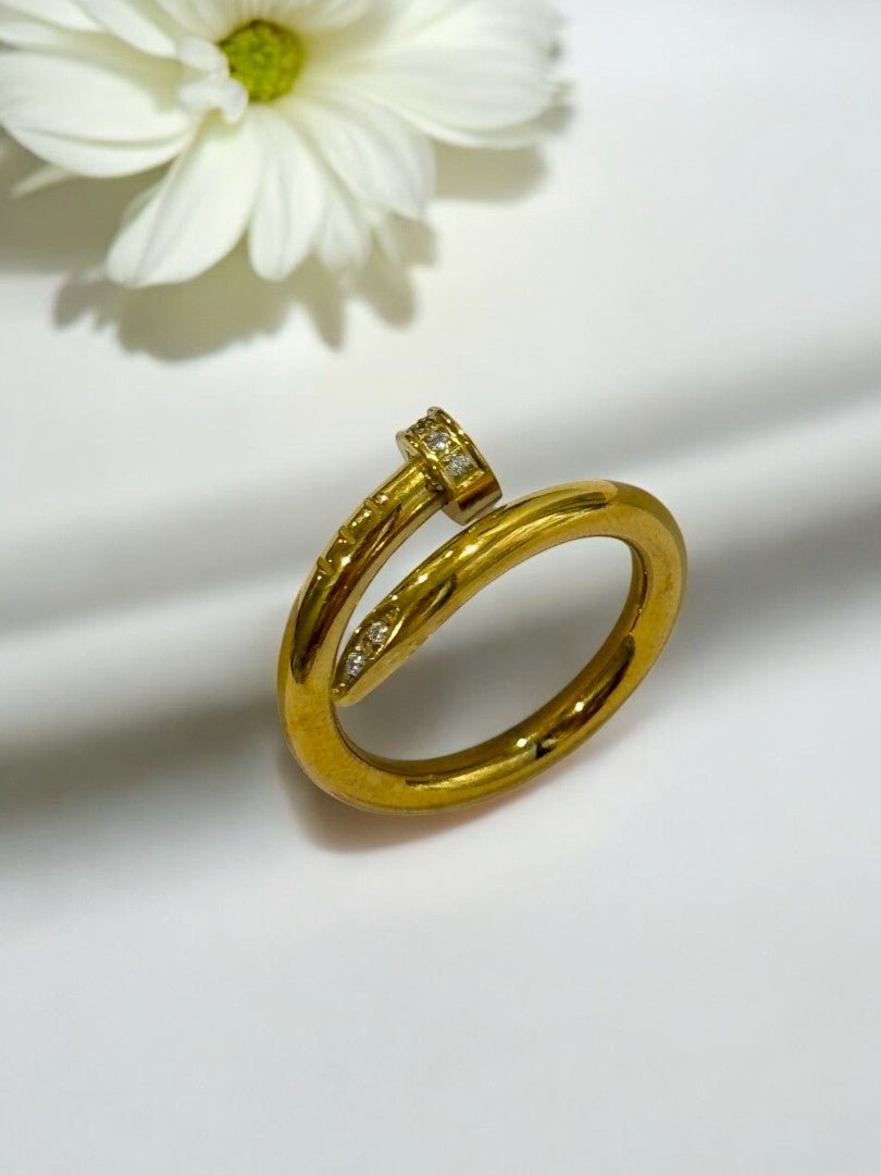 GOLDEN DIAMOND NOE RING
