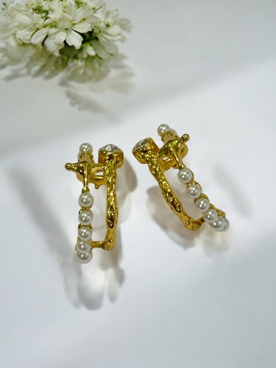 GOLDEN PEARL BELVIK EARRINGS