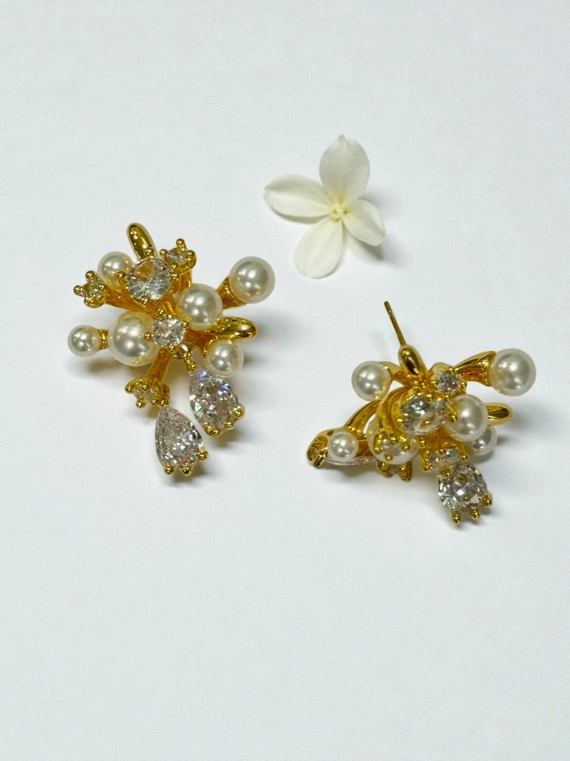 GOLDEN PEARL DIAMOND VIHA EARRINGS