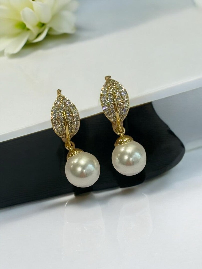 GOLDEN PEARL JORNIE EARRINGS