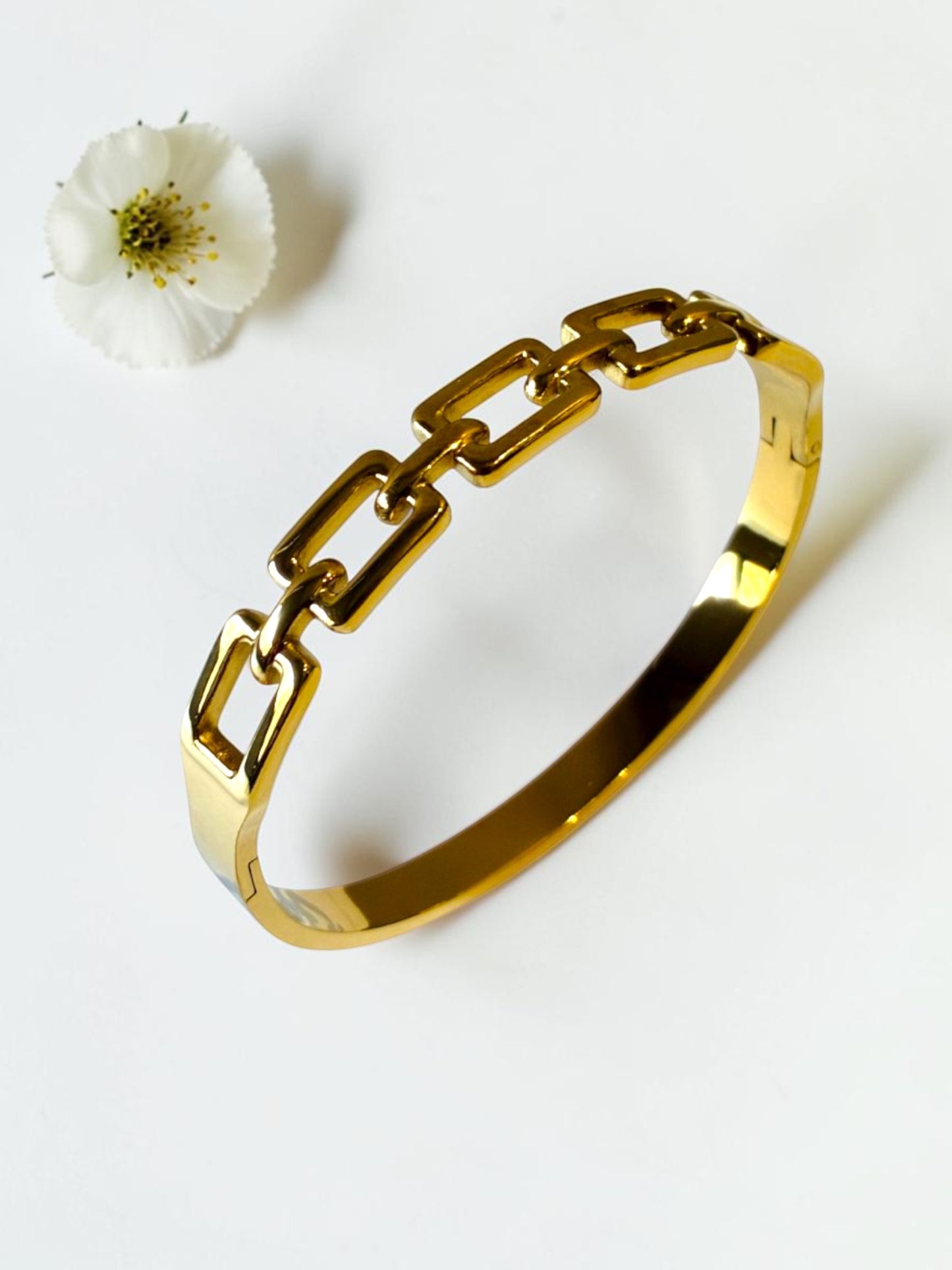 GOLDEN SCARLETT BRACELET
