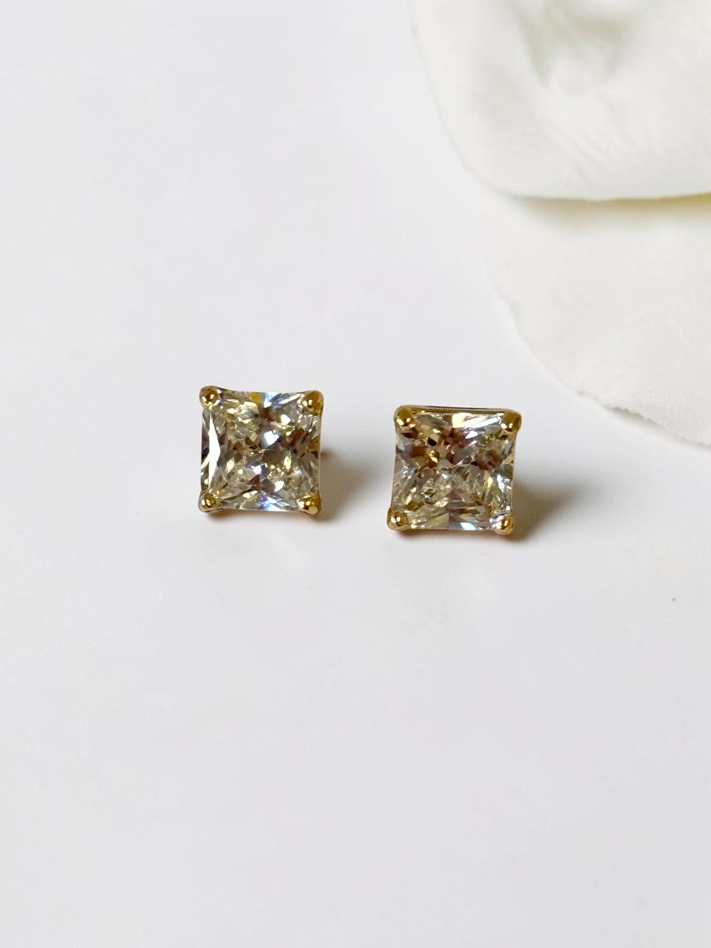 GOLDEN SQUARE DIAMOND ABHYA EARRINGS