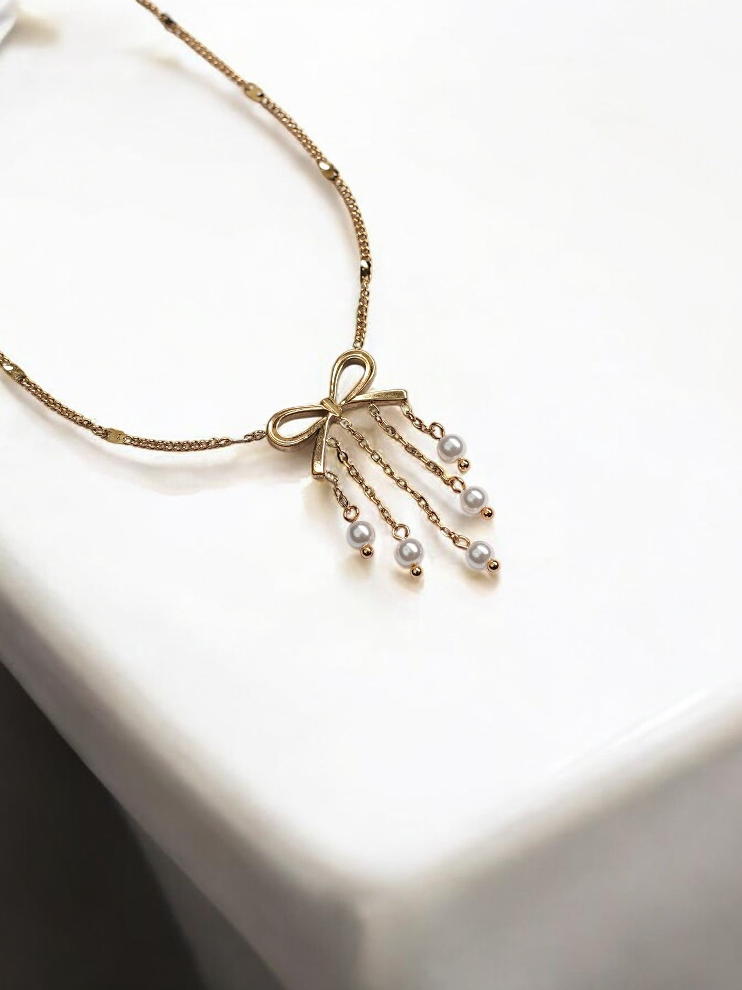 GOLDEN CHAIN WITH DROP PEARL