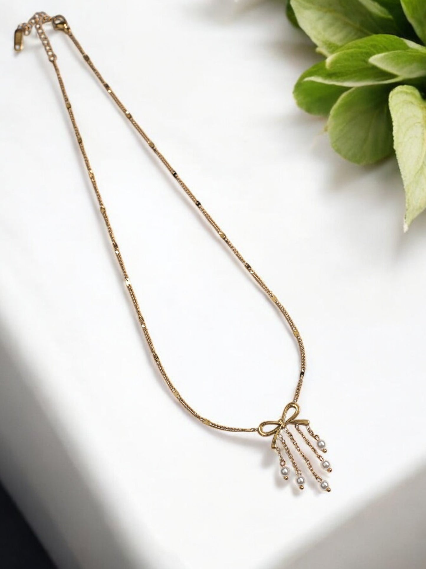 GOLDEN CHAIN WITH DROP PEARL