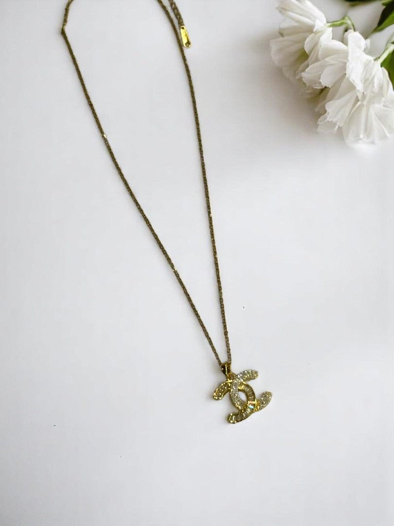 GOLDEN CHAIN WITH DIAMOND PENDENT