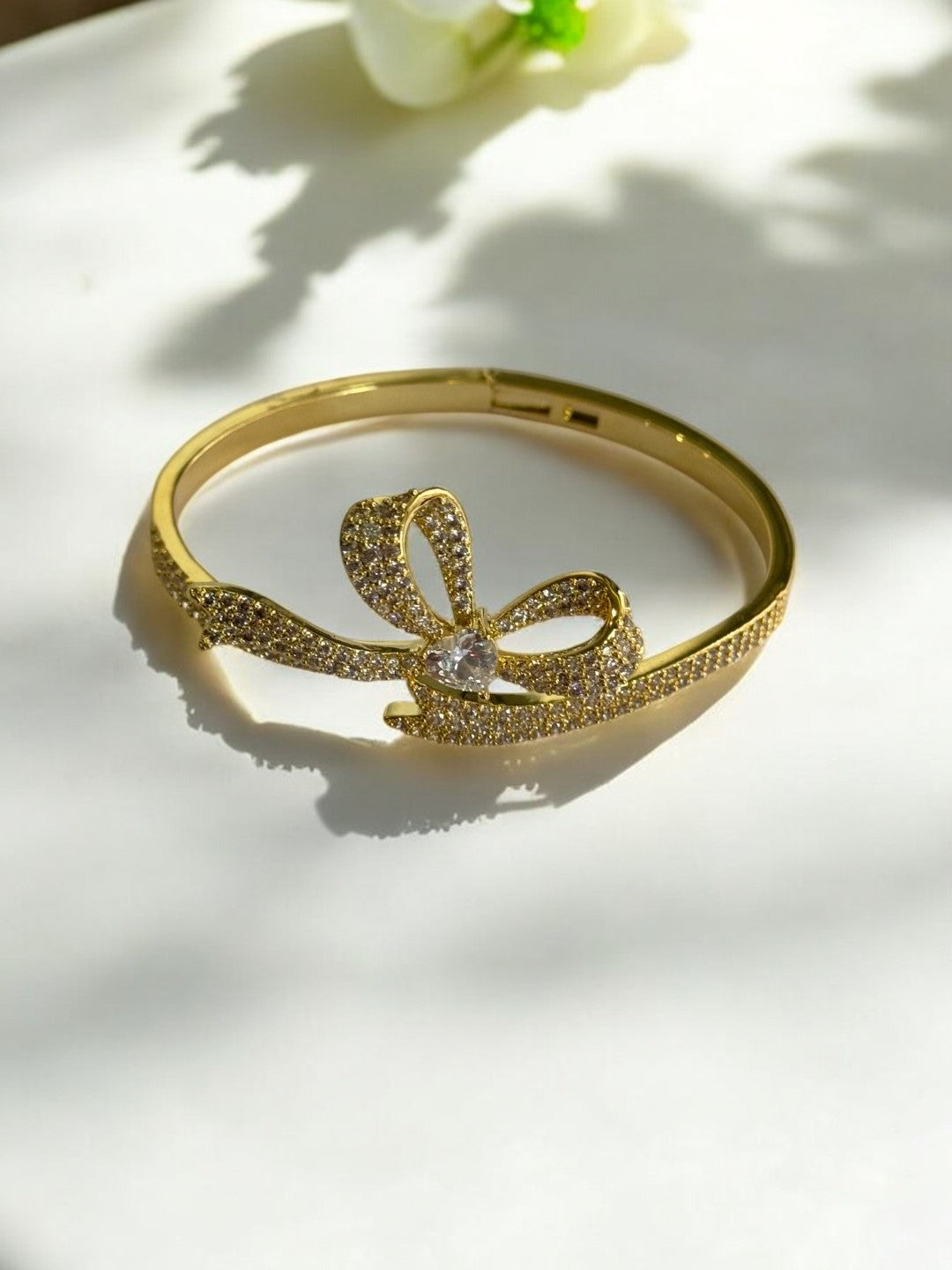 GOLDEN DIAMOND BOW