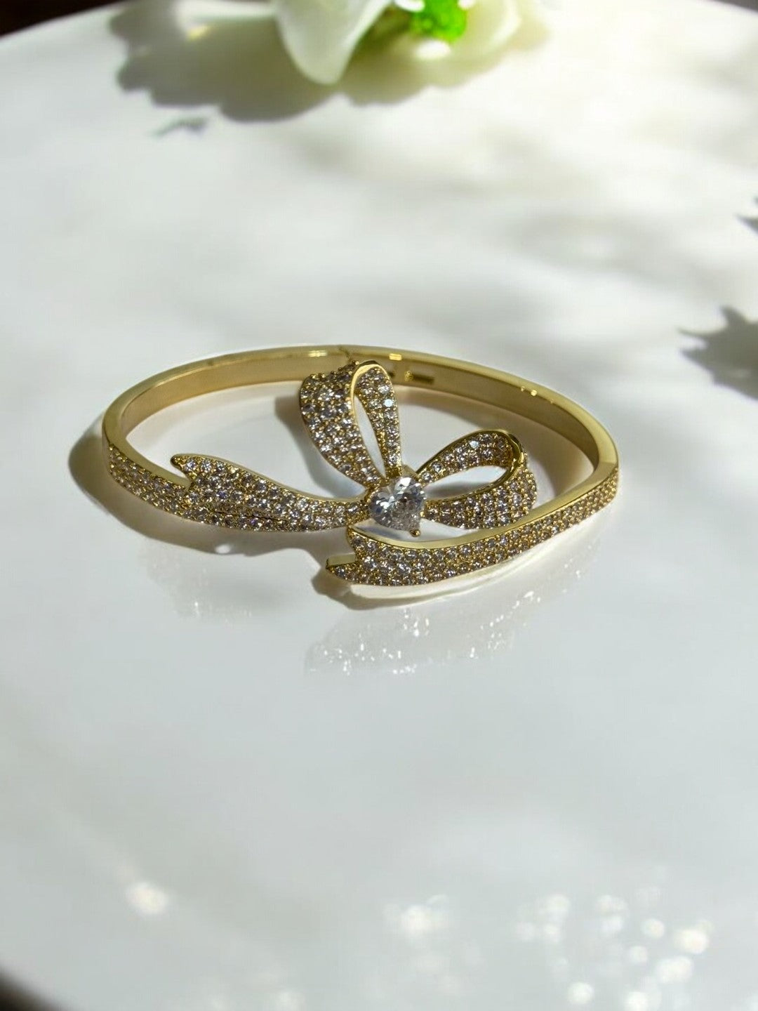 GOLDEN DIAMOND BOW