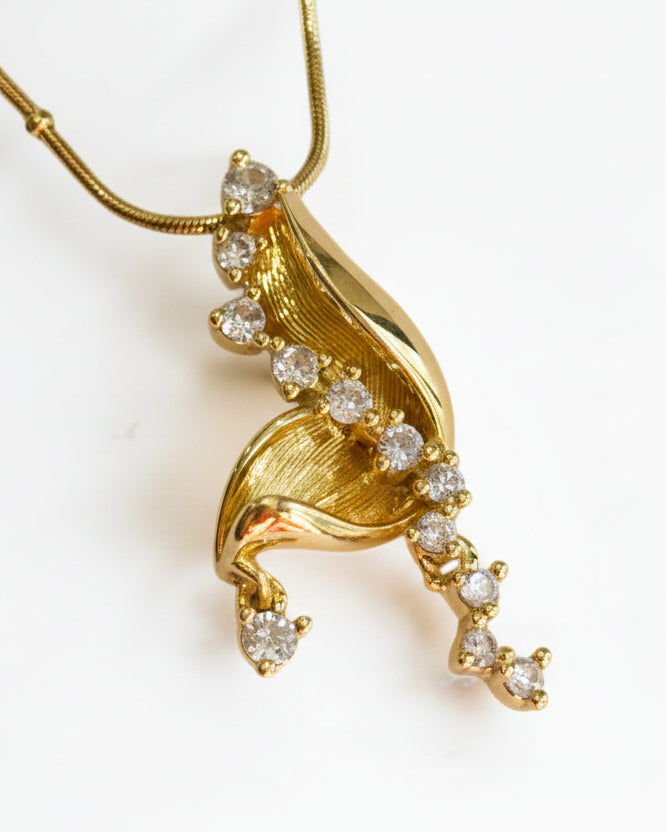 GOLDEN CHAIN WITH SPARKLING DIAMOND