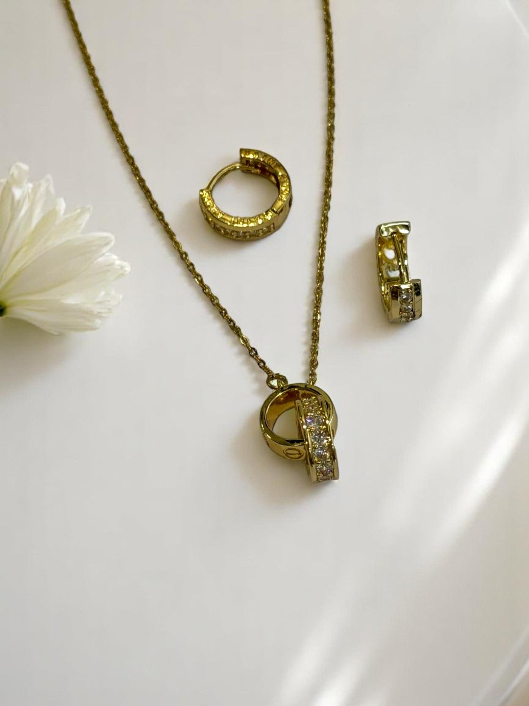 18K GOLD PLATED CHAIN WITH DIAMOND CARTIER PENDENT AND EARRINGS