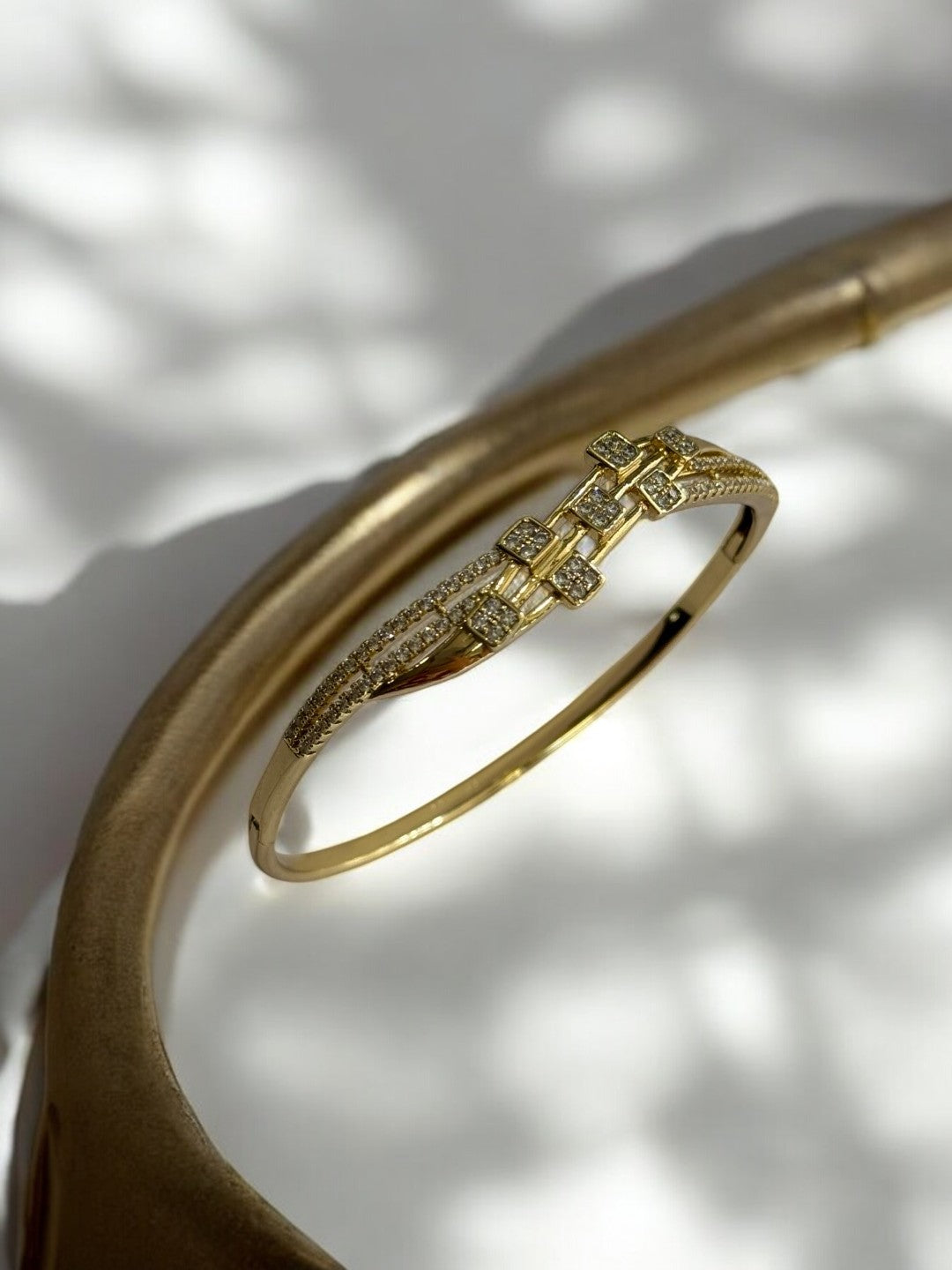 GOLDEN SQUARE DIAMOND BRACELET