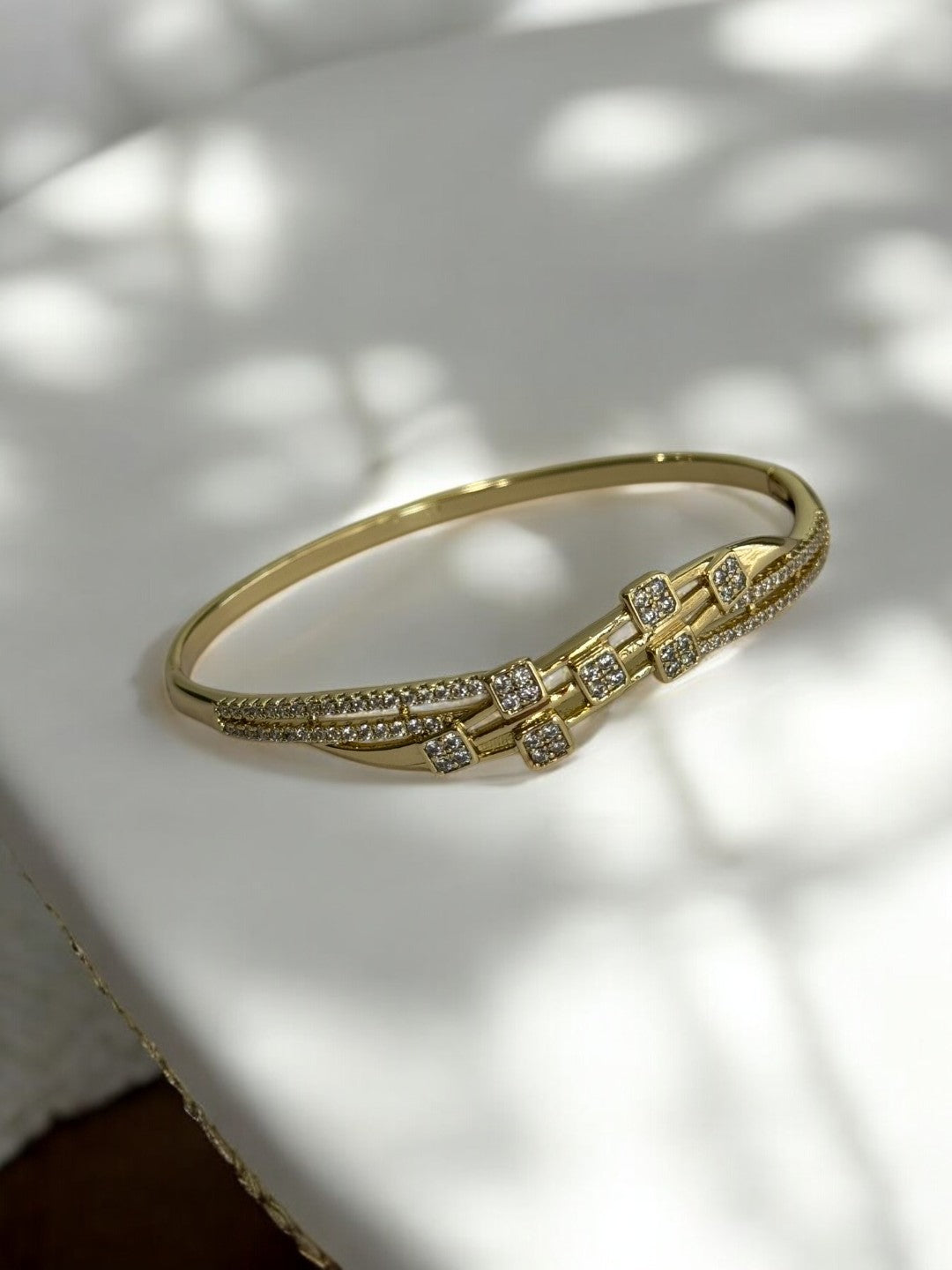GOLDEN SQUARE DIAMOND BRACELET