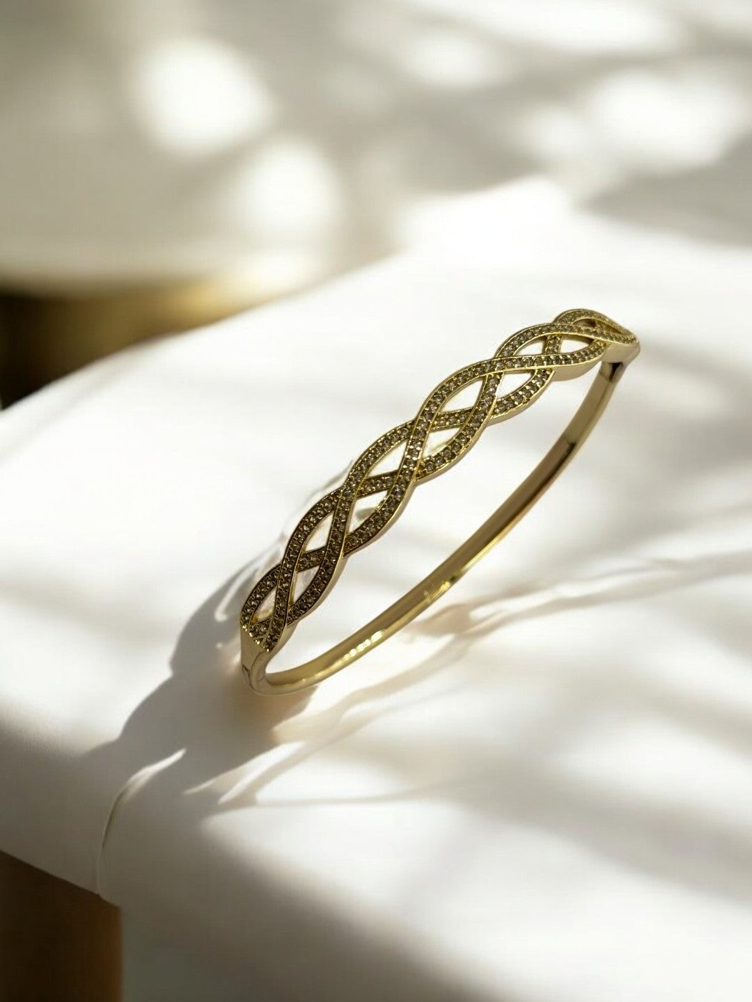 GOLDEN DIAMOND ELEGANT BRACELET