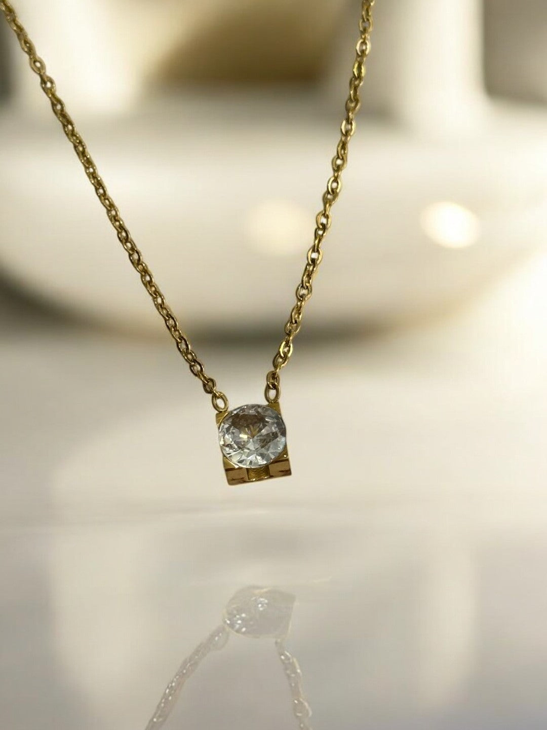 GOLDEN CHAIN WITH DIAMOND PENDENT