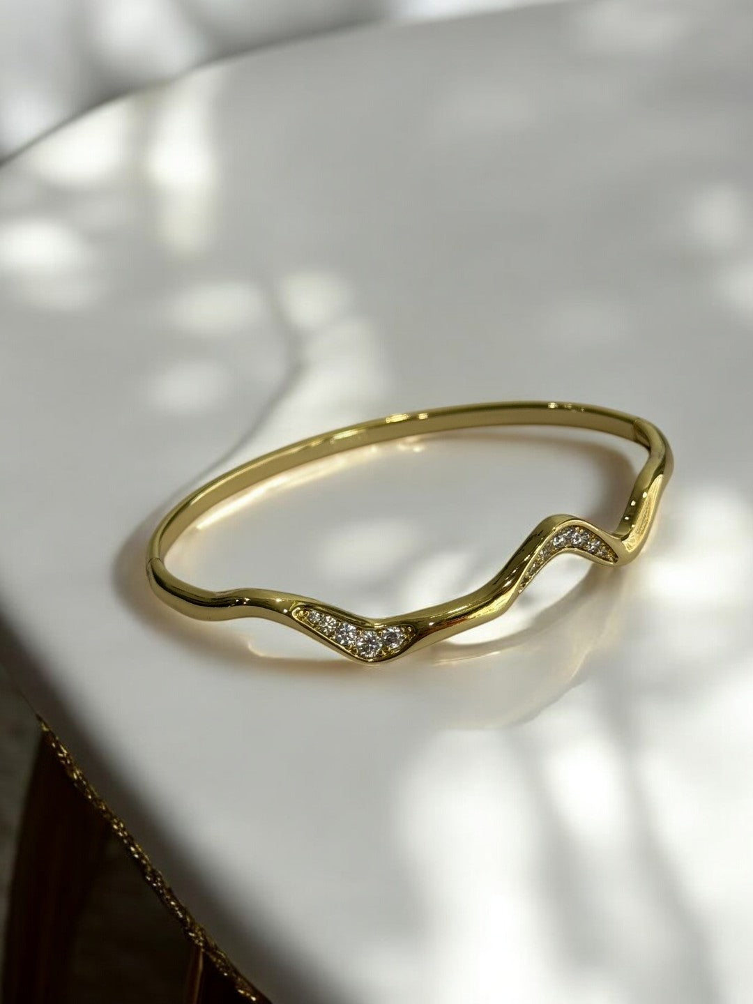 GOLDEN DIAMOND TRENDY BRACELET