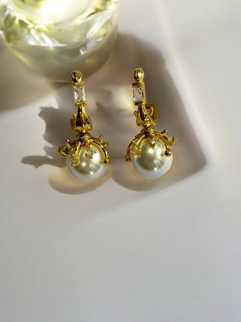 18K GOLD PLATED DIAMOND HOOP AND BREATHTAKING PEARL PREMIUM DANGLE