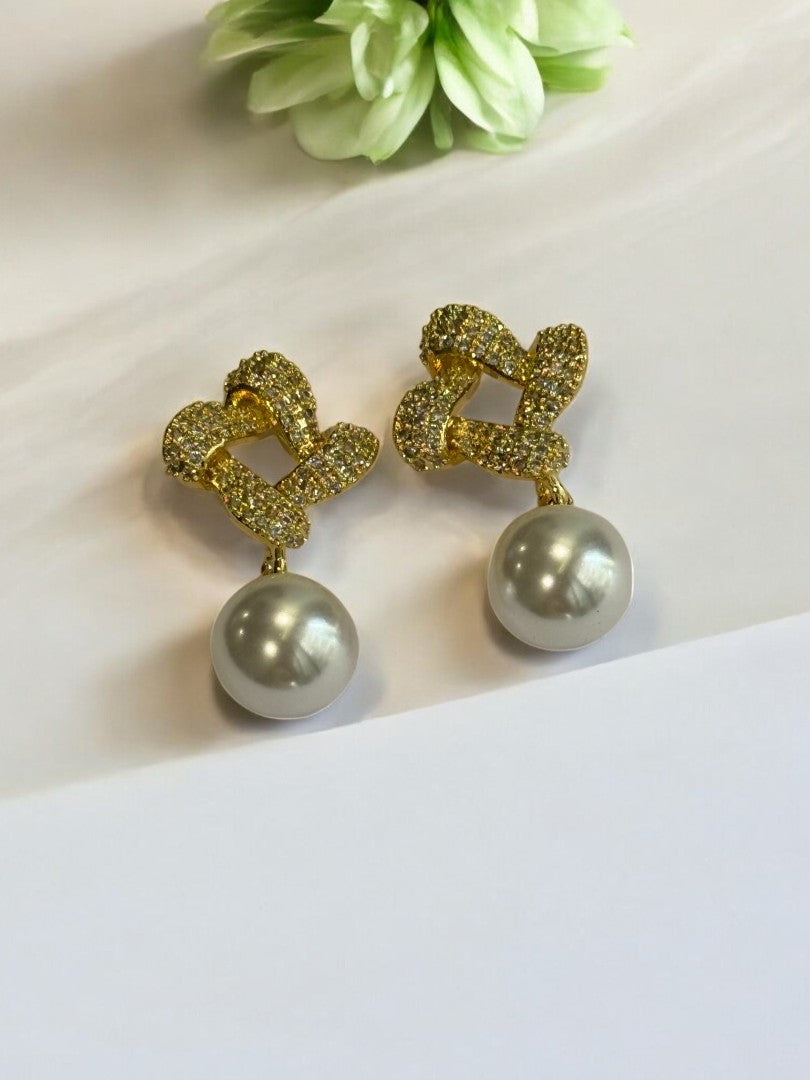 18K GOLD PLATED TINY SHINY DIAMOND AND EYE CATCHING BIG PEARL LUXURIOUS DANGLE