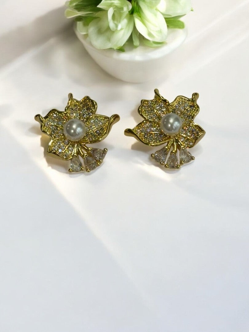 18K GOLD PLATED SHIMMERING DIAMOND PETAL AND EYE CATCHING PEARL LUXURIOUS STUD