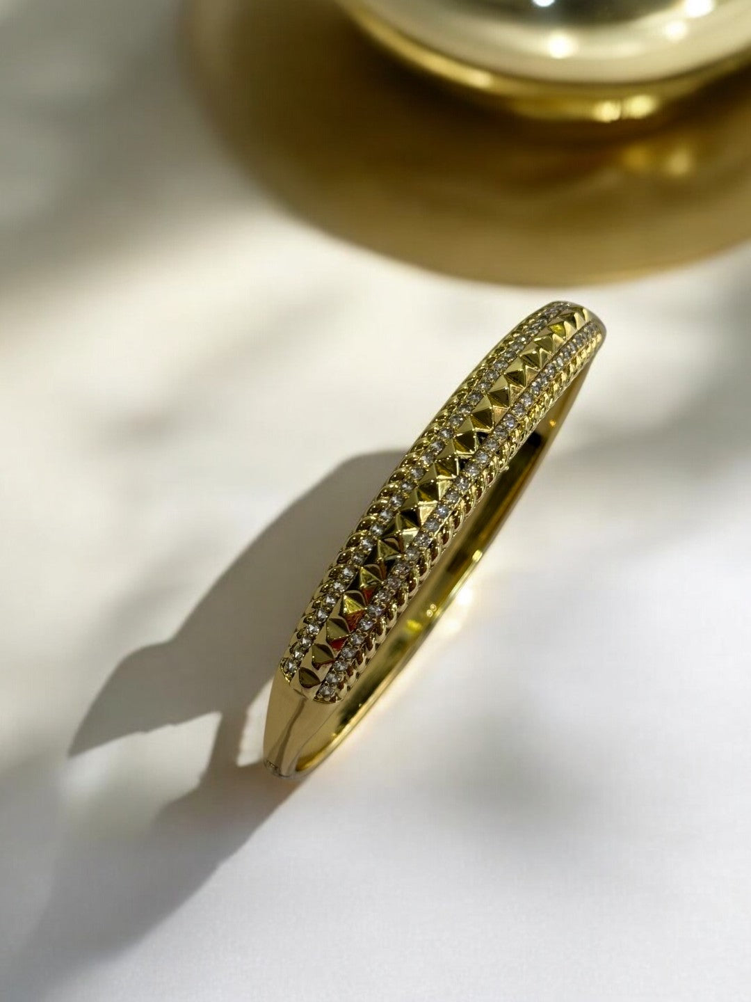 GOLDEN BRACELET WITH DIAMOND
