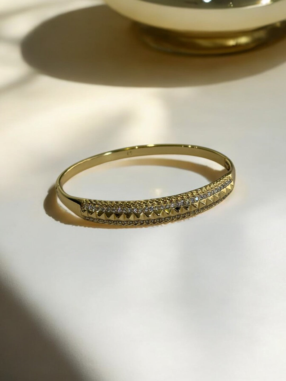 GOLDEN BRACELET WITH DIAMOND