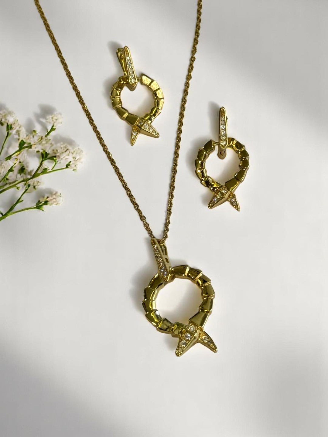 18K GOLD PLATED CHAIN WITH BRANDED DIAMOND PENDENT AND EARRINGS