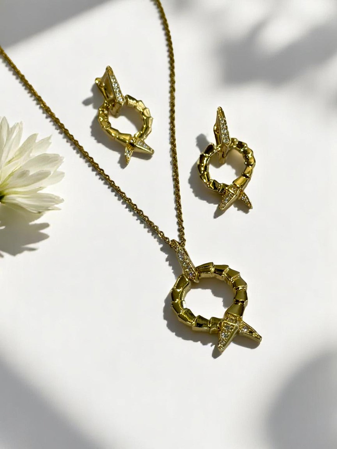18K GOLD PLATED CHAIN WITH BRANDED DIAMOND PENDENT AND EARRINGS