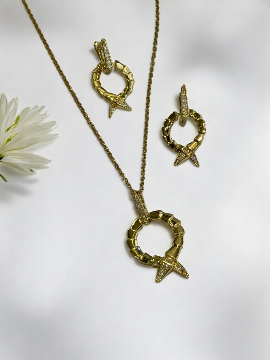18K GOLD PLATED CHAIN WITH BRANDED DIAMOND PENDENT AND EARRINGS
