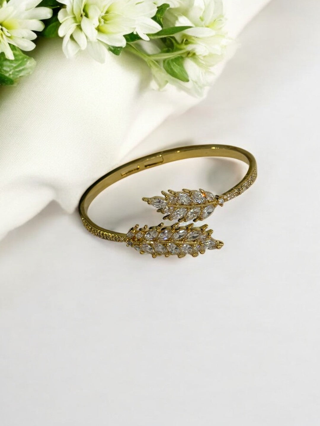 GOLDEN DIAMOND LEAF