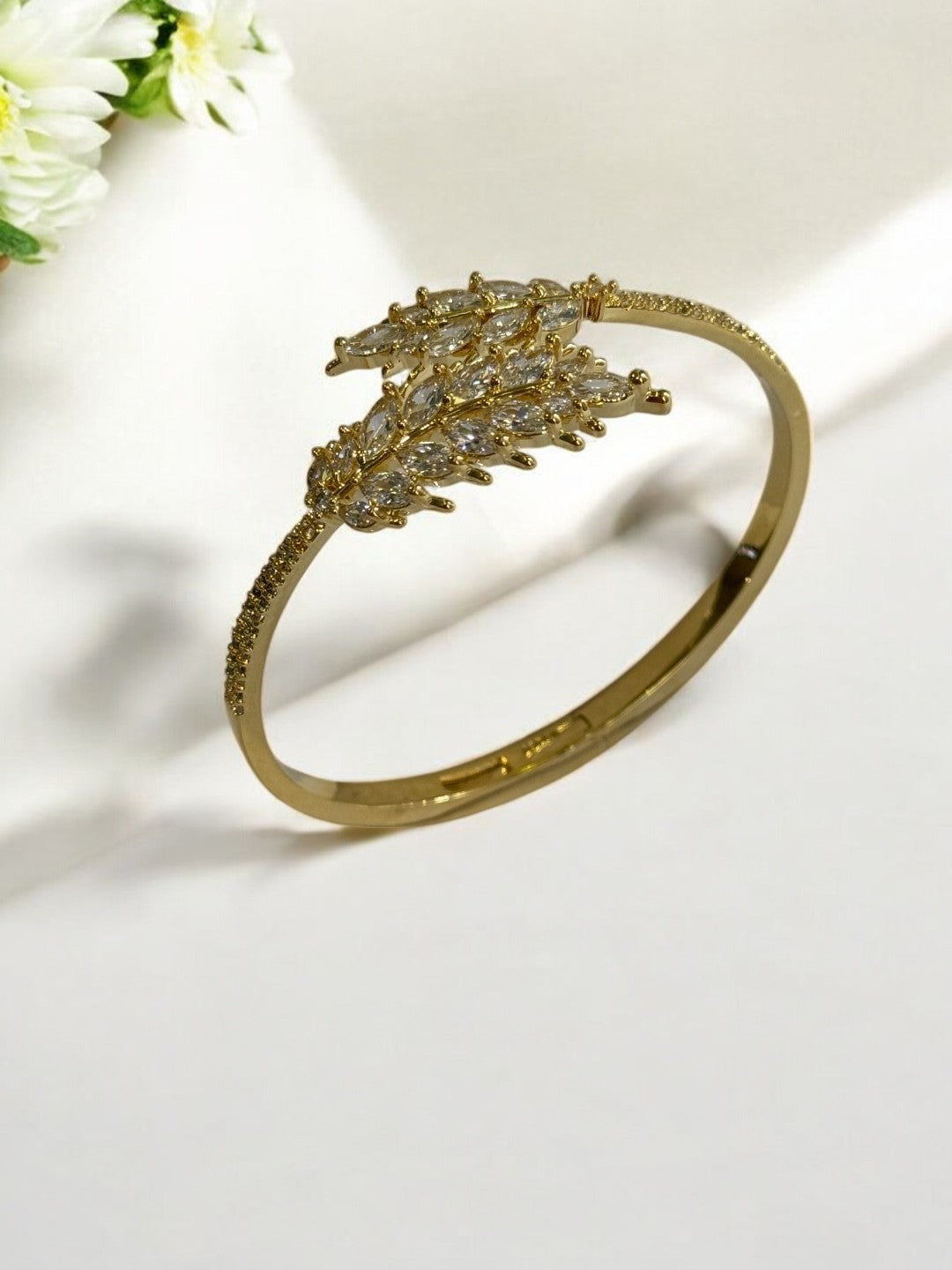 GOLDEN DIAMOND LEAF