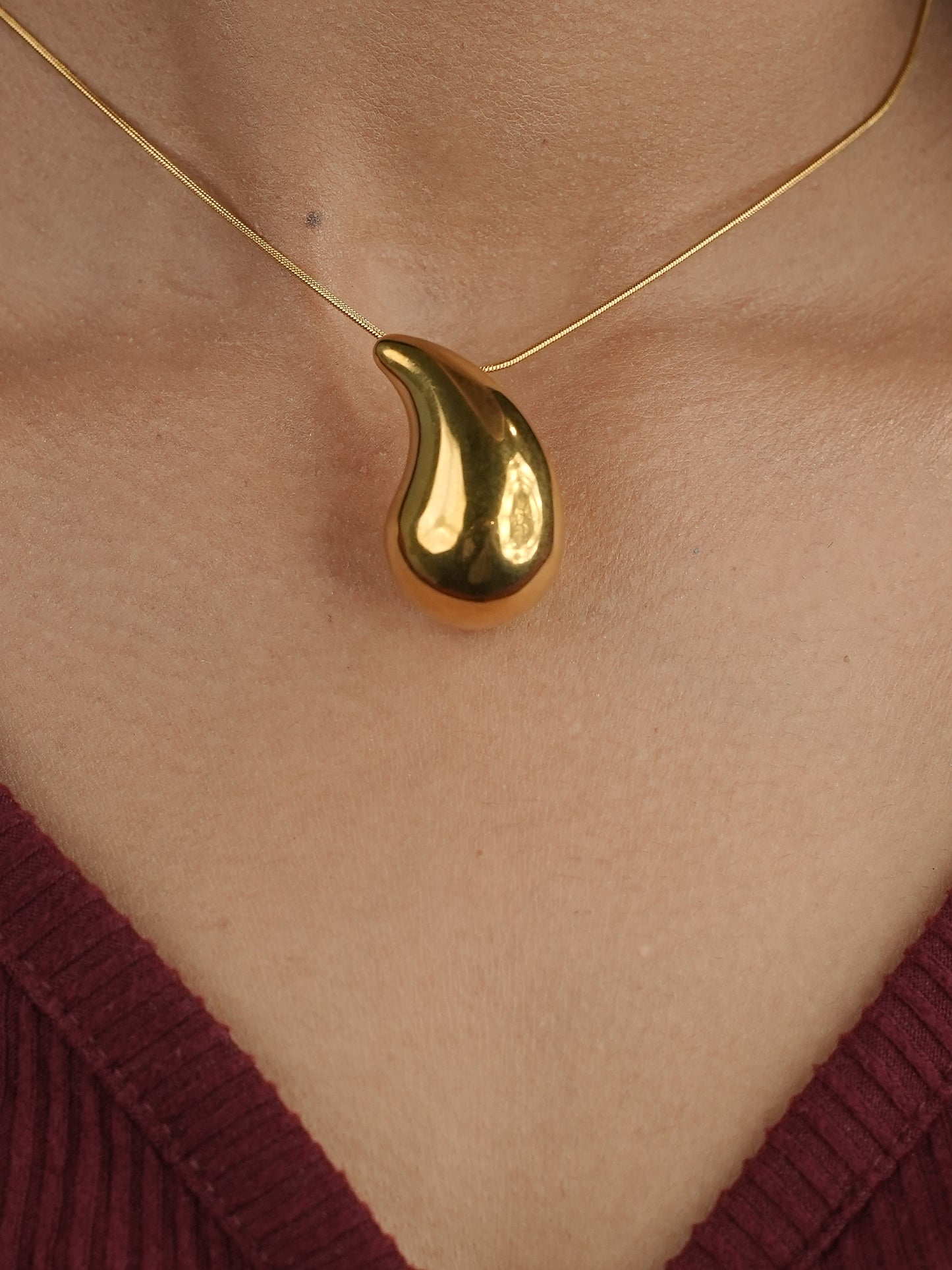 GOLDEN CHAIN WITH DROP