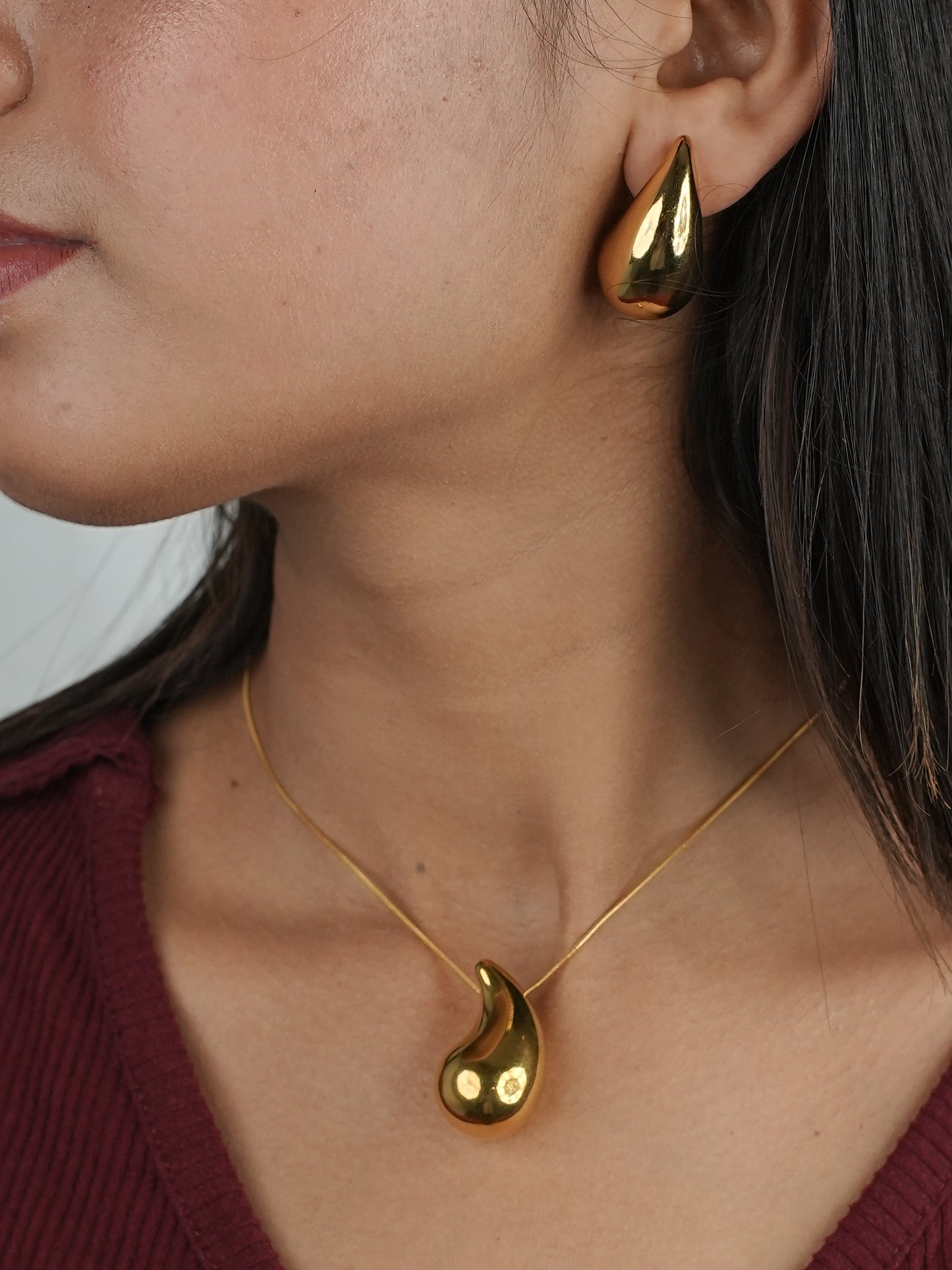 GOLDEN CHAIN WITH DROP