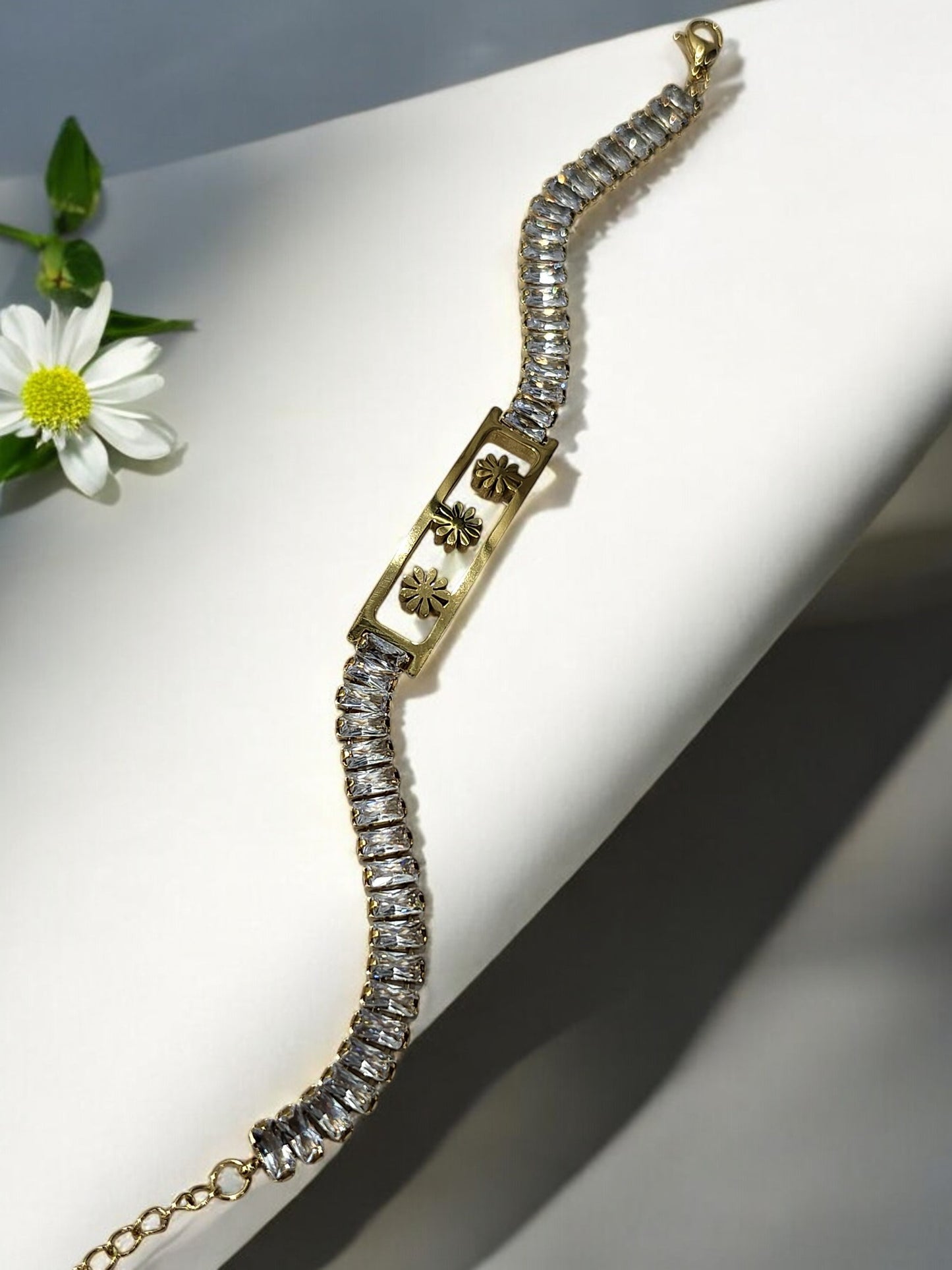 GOLDEN THREE FLOWER WITH RECTANGULAR SHINY DIAMOND