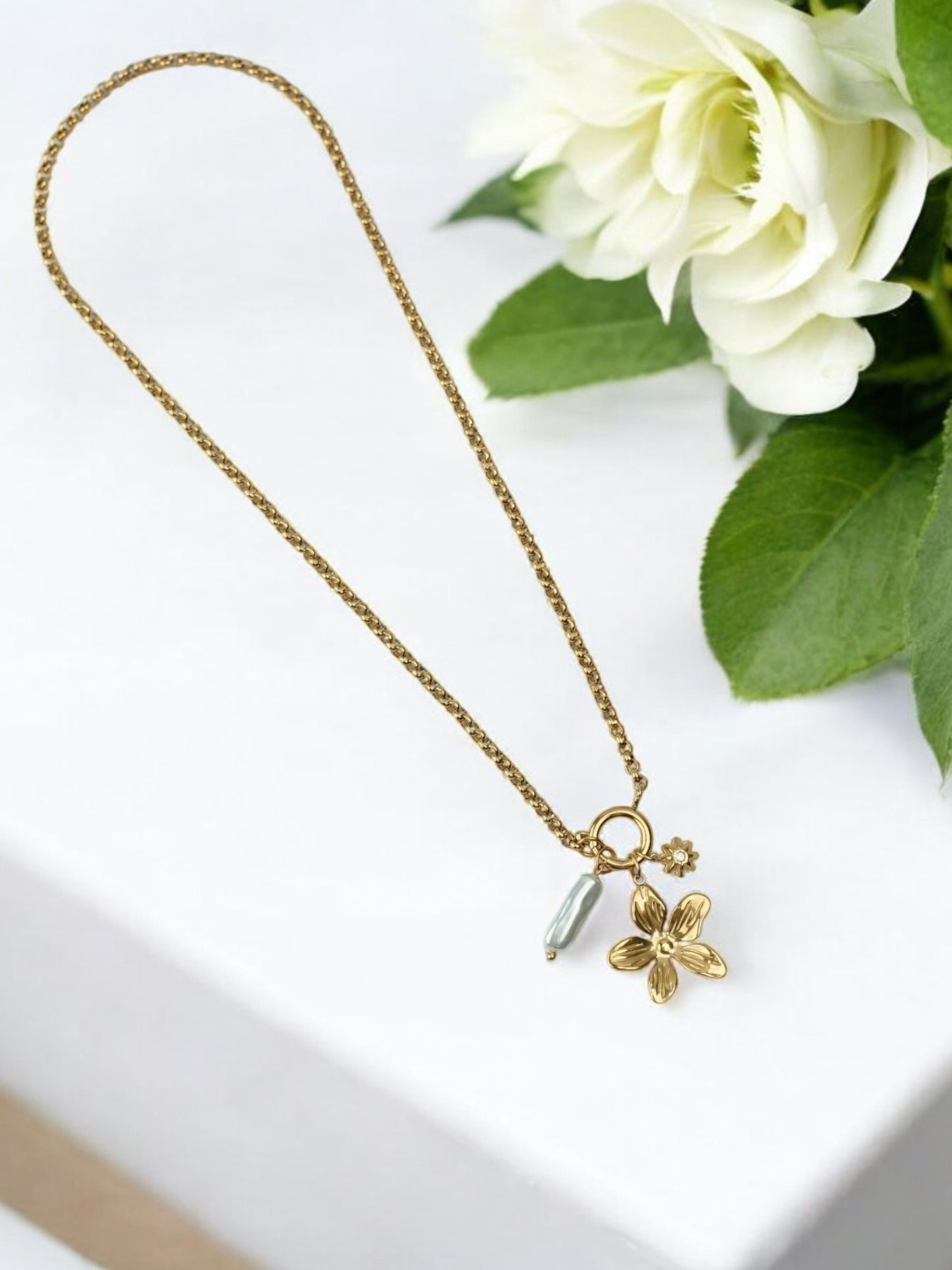 GOLDEN CHAIN WITH CHARMS LIKE FLOWER, PEARL AND DIAMOND