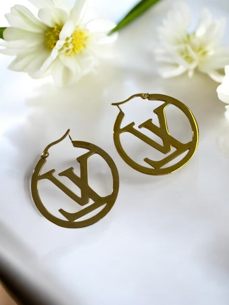 GOLDEN CIRCLE WITH LUXURY BRAND LV HOOP