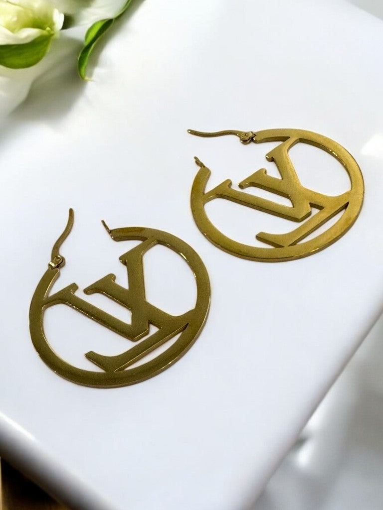 GOLDEN CIRCLE WITH LUXURY BRAND LV HOOP