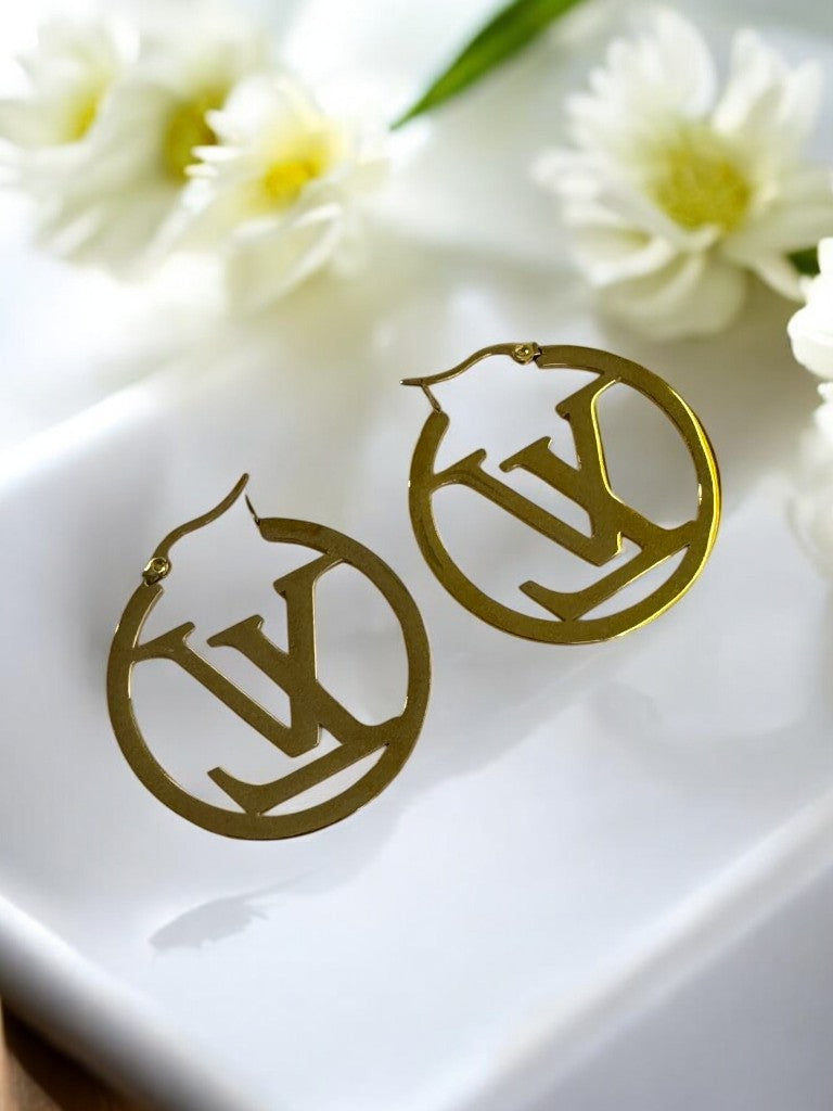 GOLDEN CIRCLE WITH LUXURY BRAND LV HOOP