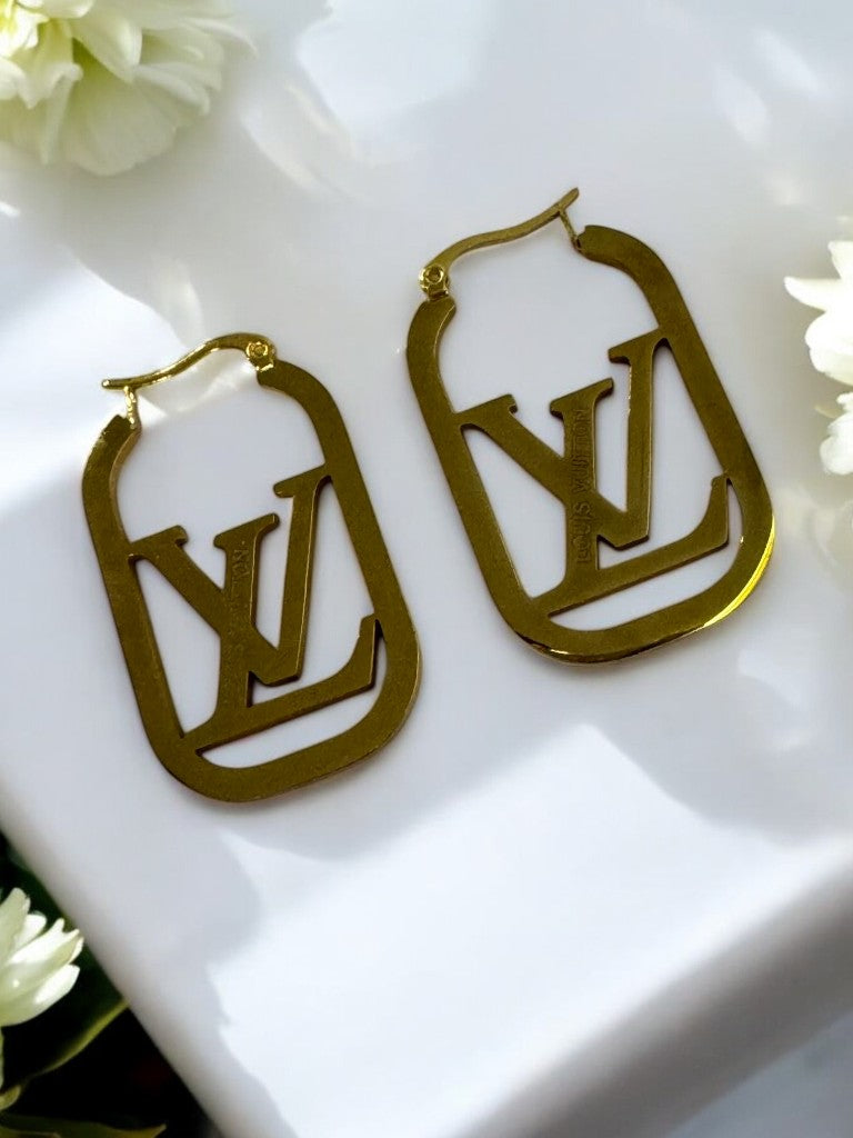 GOLDEN RECTANGLE HOOP WITH LUXURY BRAND LV