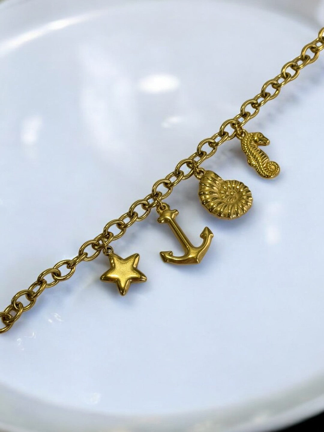 GOLDEN CHAIN BRACELET WITH CHARMS LIKE ANCHOR, STAR, SNAIL AND SEASHORE