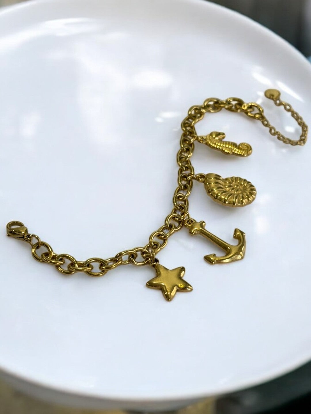 GOLDEN CHAIN BRACELET WITH CHARMS LIKE ANCHOR, STAR, SNAIL AND SEASHORE