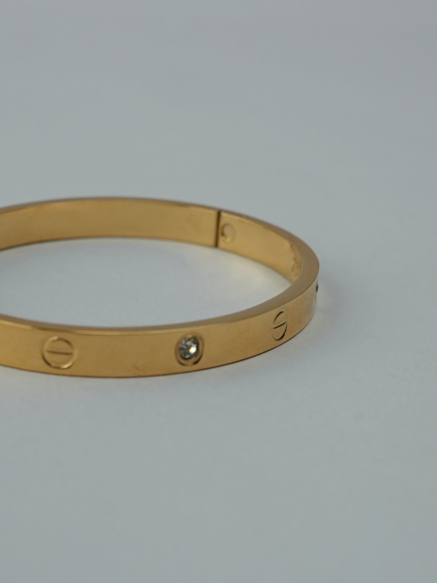 GOLDEN BASE WITH CARTIER AND DIAMOND