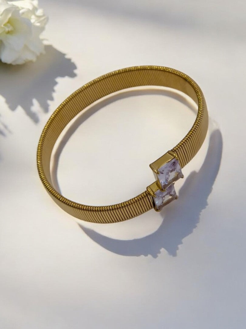 GOLDEN STRATCHABLE WITH SQUARE SHINY DIAMOND