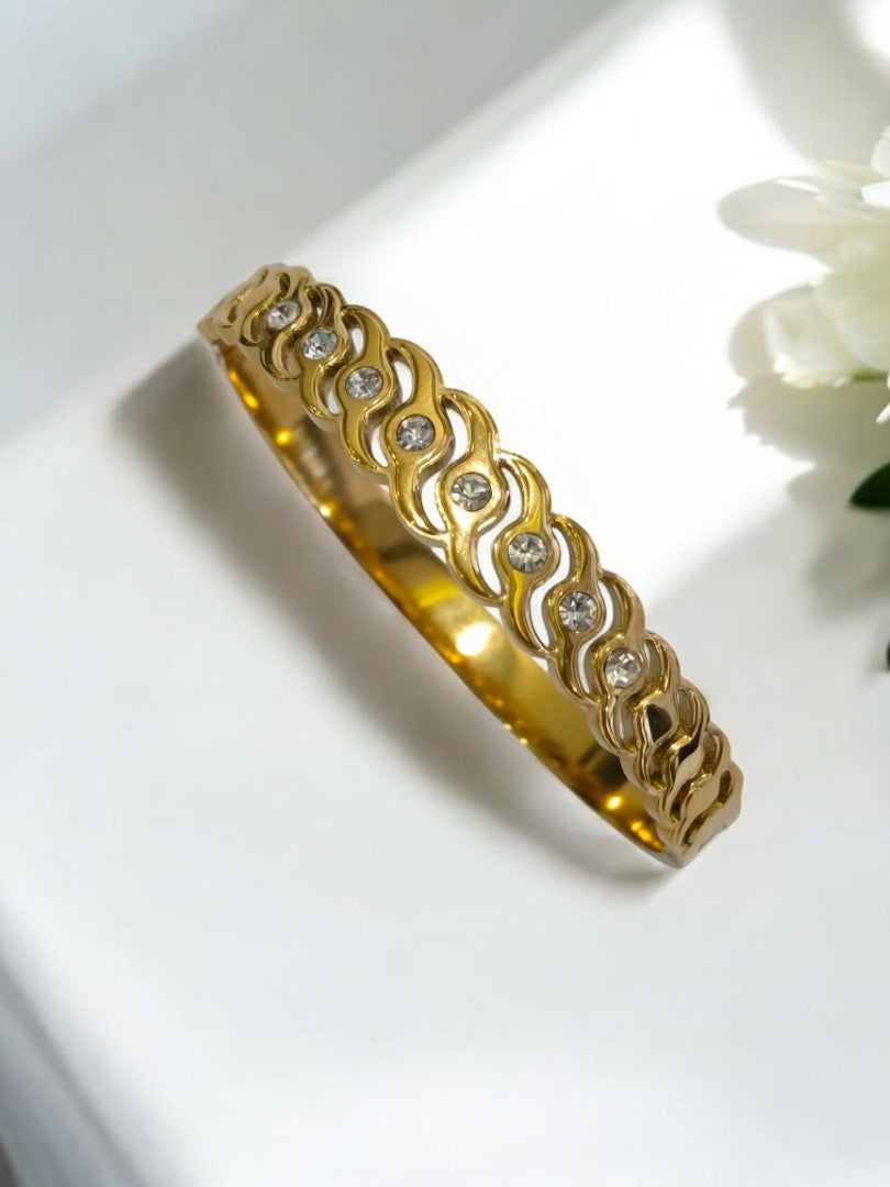 GOLDEN SHINY DIAMOND DEGINER BRACELET