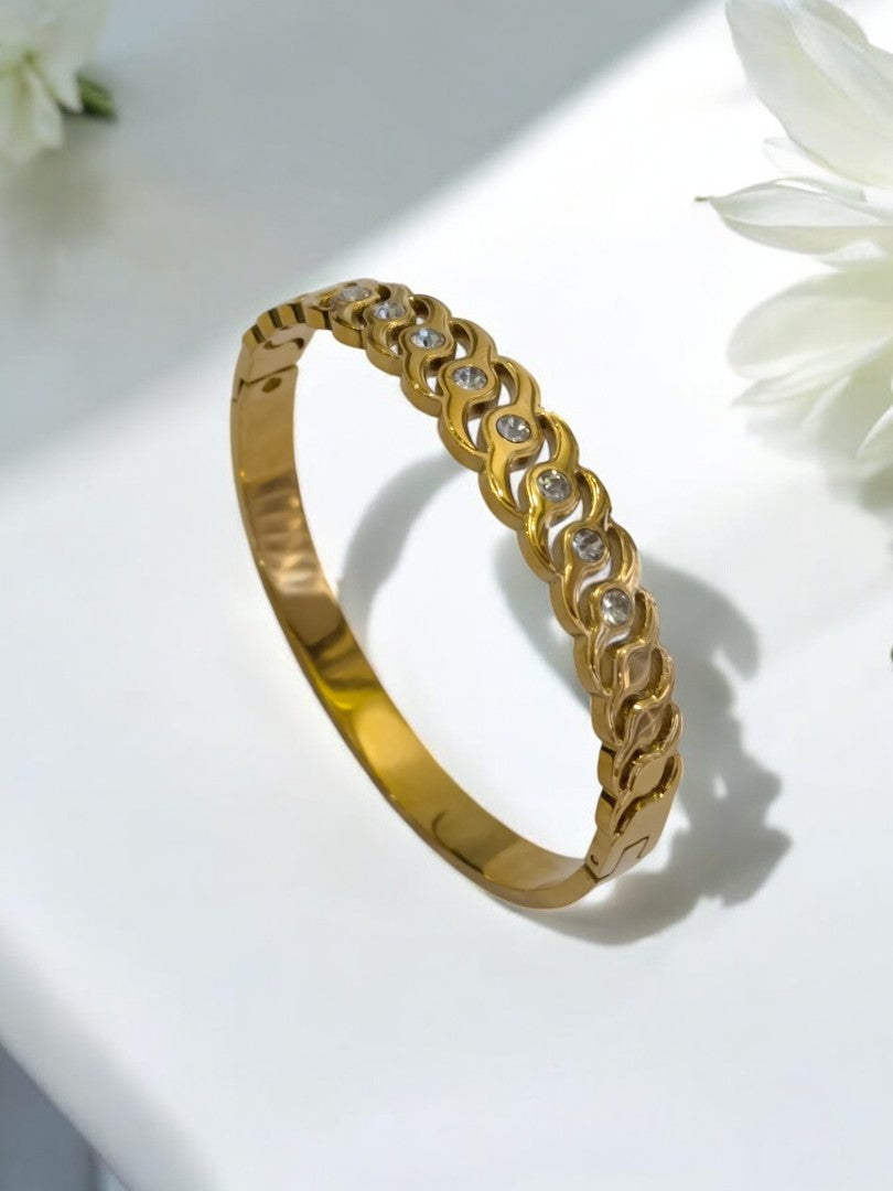 GOLDEN SHINY DIAMOND DEGINER BRACELET