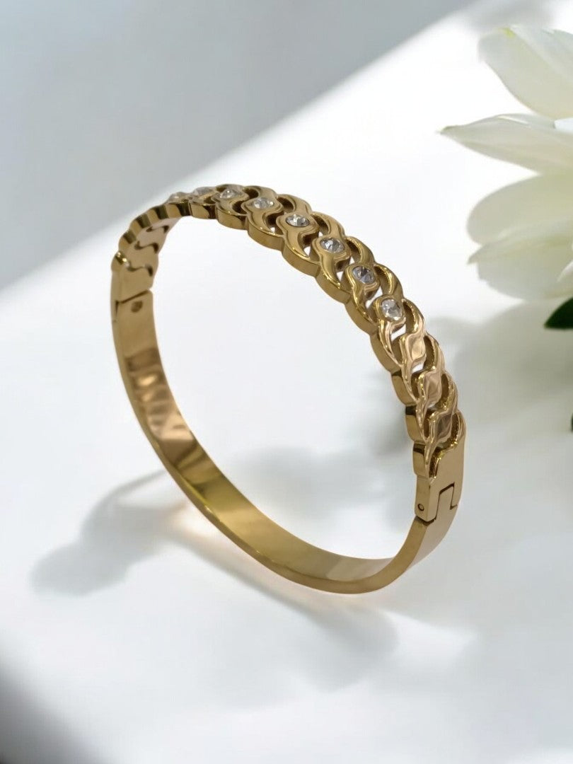 GOLDEN SHINY DIAMOND DEGINER BRACELET