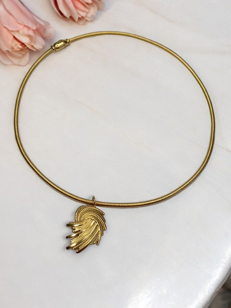 GOLDEN HASLI WITH SPARKL PENDENT