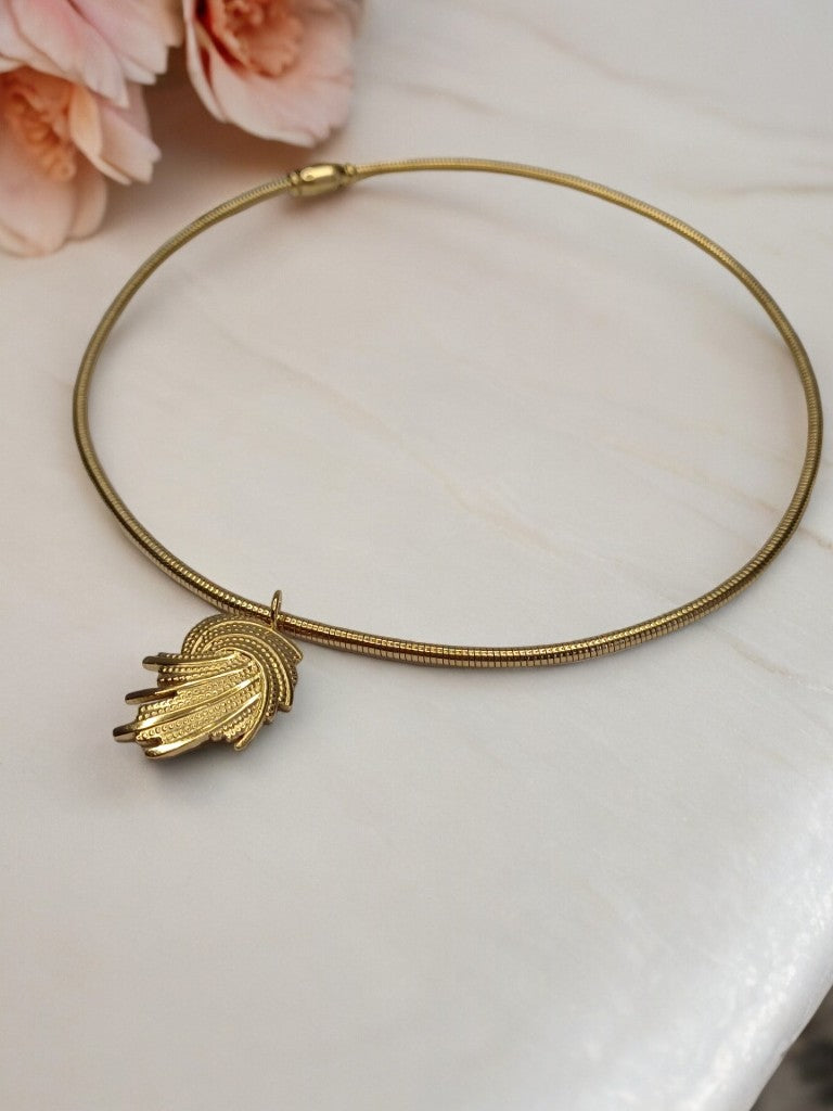 GOLDEN HASLI WITH SPARKL PENDENT